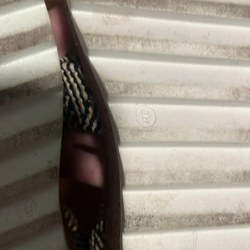Platform Sandals Size 9. - Picture 6 of 8